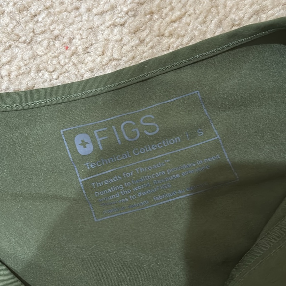 Figs scrub top - Picture 2 of 2